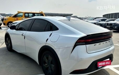 Toyota Prius IV XW50, 2024 год, 3 400 000 рублей, 4 фотография
