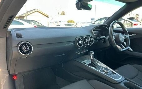 Audi TT, 2018 год, 1 810 000 рублей, 23 фотография