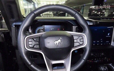 Ford Bronco, 2022 год, 4 000 000 рублей, 7 фотография