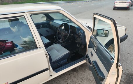 Toyota Carina, 1981 год, 400 000 рублей, 1 фотография