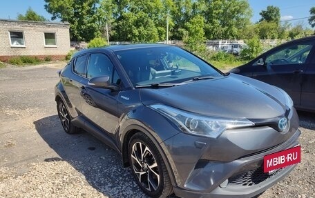 Toyota C-HR I рестайлинг, 2018 год, 2 500 000 рублей, 3 фотография