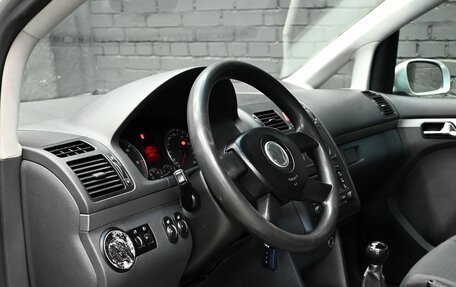 Volkswagen Touran III, 2005 год, 550 000 рублей, 12 фотография