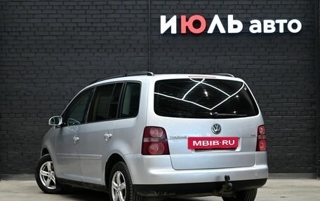 Volkswagen Touran III, 2005 год, 550 000 рублей, 4 фотография