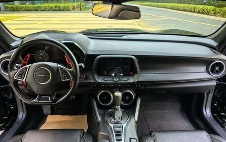 Chevrolet Camaro VI, 2017 год, 3 270 000 рублей, 12 фотография