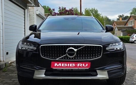 Volvo V90 Cross Country I рестайлинг, 2018 год, 3 250 000 рублей, 1 фотография