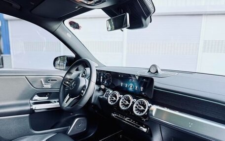 Mercedes-Benz GLB, 2021 год, 2 600 000 рублей, 10 фотография