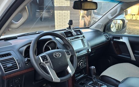 Toyota Land Cruiser Prado 150 рестайлинг 2, 2014 год, 3 750 000 рублей, 11 фотография