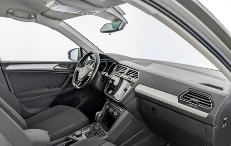 Volkswagen Tiguan II, 2020 год, 2 385 000 рублей, 11 фотография