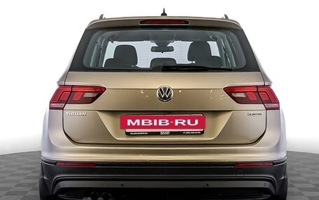 Volkswagen Tiguan II, 2020 год, 2 385 000 рублей, 6 фотография