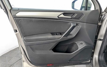 Volkswagen Tiguan II, 2020 год, 2 385 000 рублей, 19 фотография