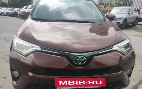 Toyota RAV4, 2018 год, 2 980 000 рублей, 2 фотография