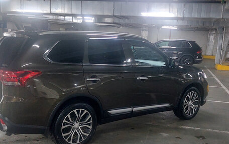 Mitsubishi Outlander III рестайлинг 3, 2018 год, 3 000 000 рублей, 5 фотография