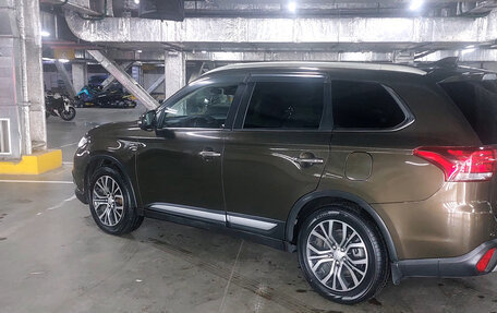 Mitsubishi Outlander III рестайлинг 3, 2018 год, 3 000 000 рублей, 10 фотография