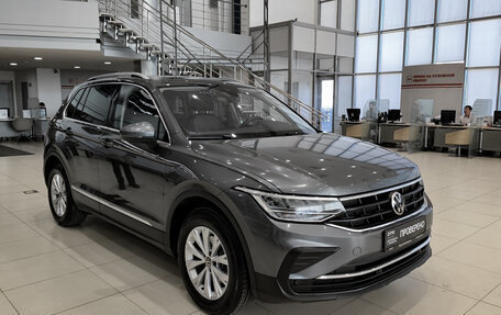 Volkswagen Tiguan II, 2020 год, 2 190 000 рублей, 3 фотография