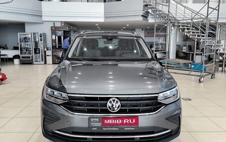 Volkswagen Tiguan II, 2020 год, 2 190 000 рублей, 2 фотография