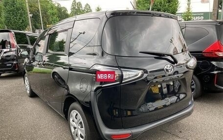 Toyota Sienta II, 2021 год, 1 093 000 рублей, 6 фотография
