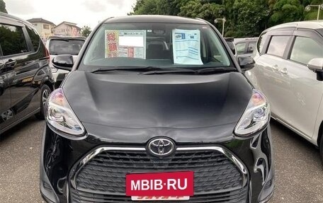 Toyota Sienta II, 2021 год, 1 093 000 рублей, 20 фотография
