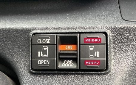 Toyota Sienta II, 2021 год, 1 093 000 рублей, 38 фотография