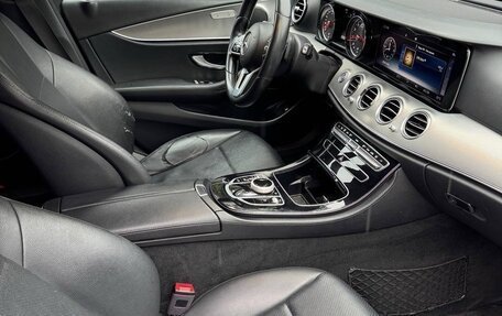 Mercedes-Benz E-Класс, 2018 год, 2 100 000 рублей, 5 фотография