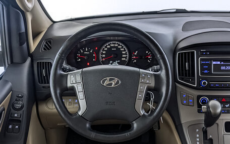 Hyundai H-1 II рестайлинг, 2021 год, 3 750 000 рублей, 22 фотография