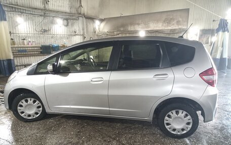Honda Fit III, 2013 год, 950 000 рублей, 4 фотография