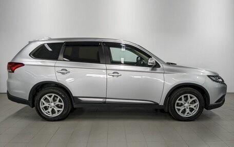 Mitsubishi Outlander III рестайлинг 3, 2019 год, 2 390 000 рублей, 4 фотография