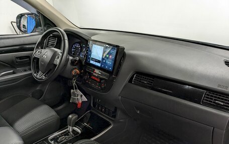 Mitsubishi Outlander III рестайлинг 3, 2019 год, 2 390 000 рублей, 19 фотография