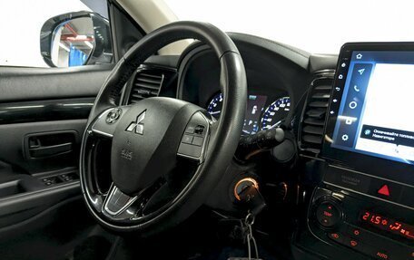 Mitsubishi Outlander III рестайлинг 3, 2019 год, 2 390 000 рублей, 21 фотография