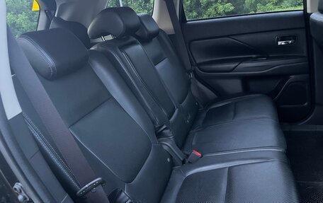 Mitsubishi Outlander III рестайлинг 3, 2013 год, 1 240 000 рублей, 12 фотография