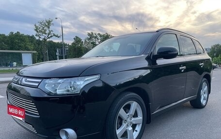 Mitsubishi Outlander III рестайлинг 3, 2013 год, 1 240 000 рублей, 4 фотография