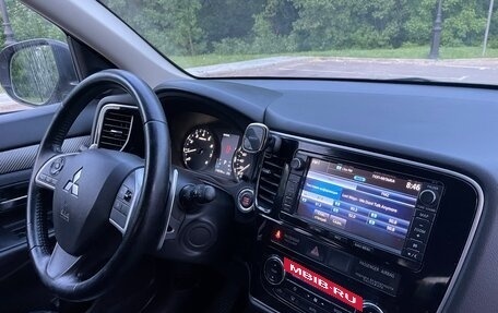 Mitsubishi Outlander III рестайлинг 3, 2013 год, 1 240 000 рублей, 10 фотография