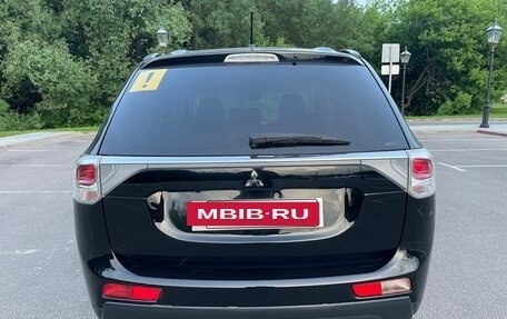 Mitsubishi Outlander III рестайлинг 3, 2013 год, 1 240 000 рублей, 7 фотография