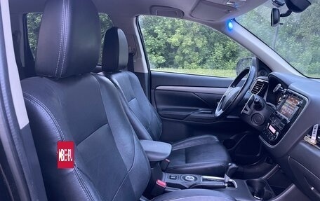 Mitsubishi Outlander III рестайлинг 3, 2013 год, 1 240 000 рублей, 11 фотография