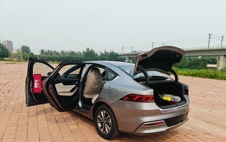 BYD Qin, 2024 год, 1 900 000 рублей, 14 фотография