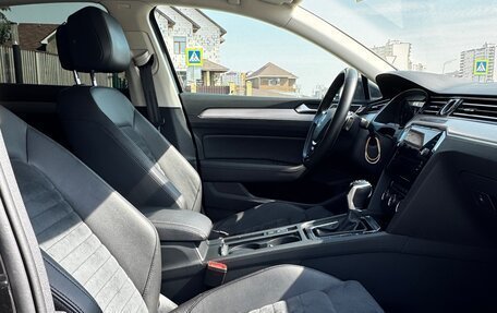 Volkswagen Passat B8 рестайлинг, 2018 год, 2 290 000 рублей, 17 фотография