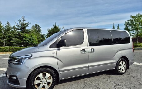 Hyundai Grand Starex Grand Starex I рестайлинг 2, 2021 год, 2 020 013 рублей, 2 фотография