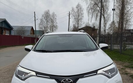 Toyota RAV4, 2018 год, 2 800 000 рублей, 2 фотография