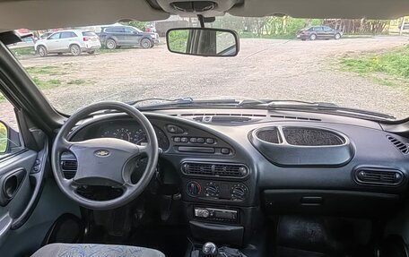 Chevrolet Niva I рестайлинг, 2003 год, 165 000 рублей, 6 фотография