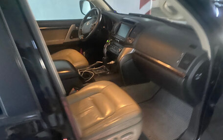 Toyota Land Cruiser 200, 2010 год, 3 100 000 рублей, 7 фотография