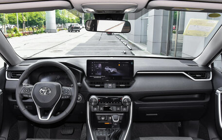 Toyota RAV4, 2024 год, 3 356 000 рублей, 12 фотография