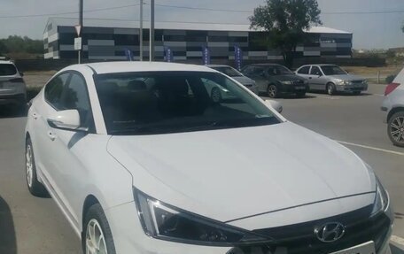 Hyundai Elantra VI рестайлинг, 2019 год, 2 000 000 рублей, 2 фотография