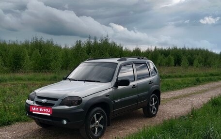 Chevrolet Niva I рестайлинг, 2011 год, 500 000 рублей, 4 фотография