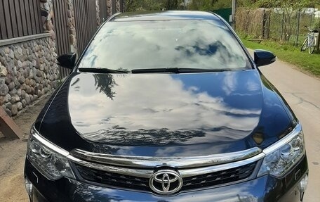 Toyota Camry, 2017 год, 2 350 000 рублей, 10 фотография