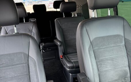 Volkswagen Multivan T6 рестайлинг, 2016 год, 3 800 000 рублей, 4 фотография