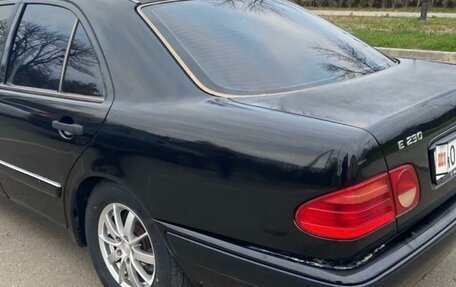 Mercedes-Benz E-Класс, 1995 год, 300 000 рублей, 6 фотография