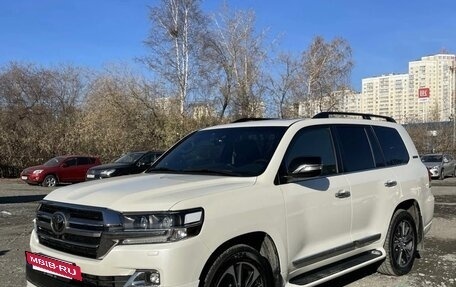 Toyota Land Cruiser 200, 2020 год, 9 800 000 рублей, 2 фотография
