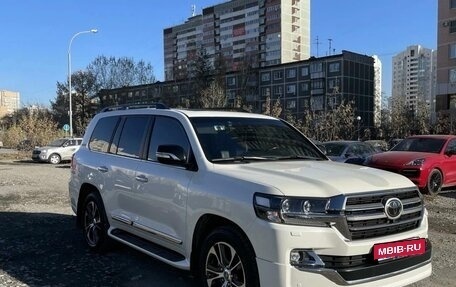 Toyota Land Cruiser 200, 2020 год, 9 800 000 рублей, 6 фотография