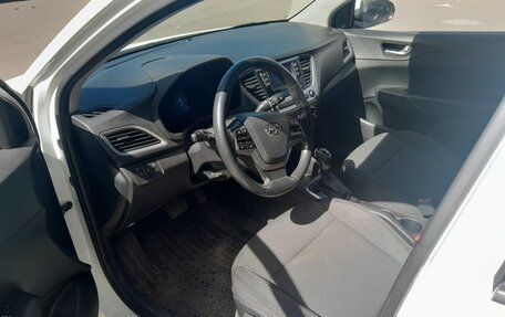 Hyundai Solaris II рестайлинг, 2018 год, 1 100 000 рублей, 5 фотография