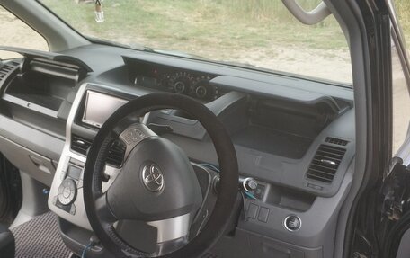 Toyota Voxy II, 2009 год, 1 400 000 рублей, 4 фотография