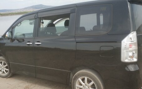 Toyota Voxy II, 2009 год, 1 400 000 рублей, 3 фотография